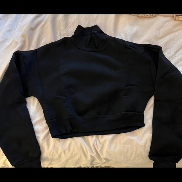 BRAND NEW MANIÉR DE VOIR BLACK CROP SWEATSHIRT - Picture 2 of 4